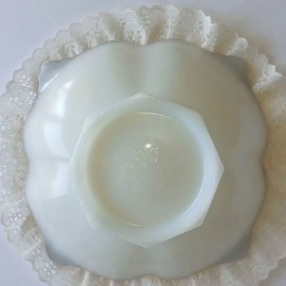 Vintage Anchor Hocking Milk Glass Bowl with Gold Trim Grape Pattern - Picture 6 of 8